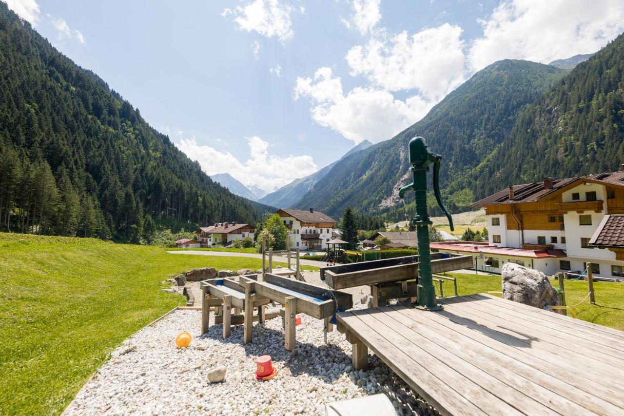 Aktiv&Vitalhotel Bergcristall Neustift im Stubaital Exteriör bild