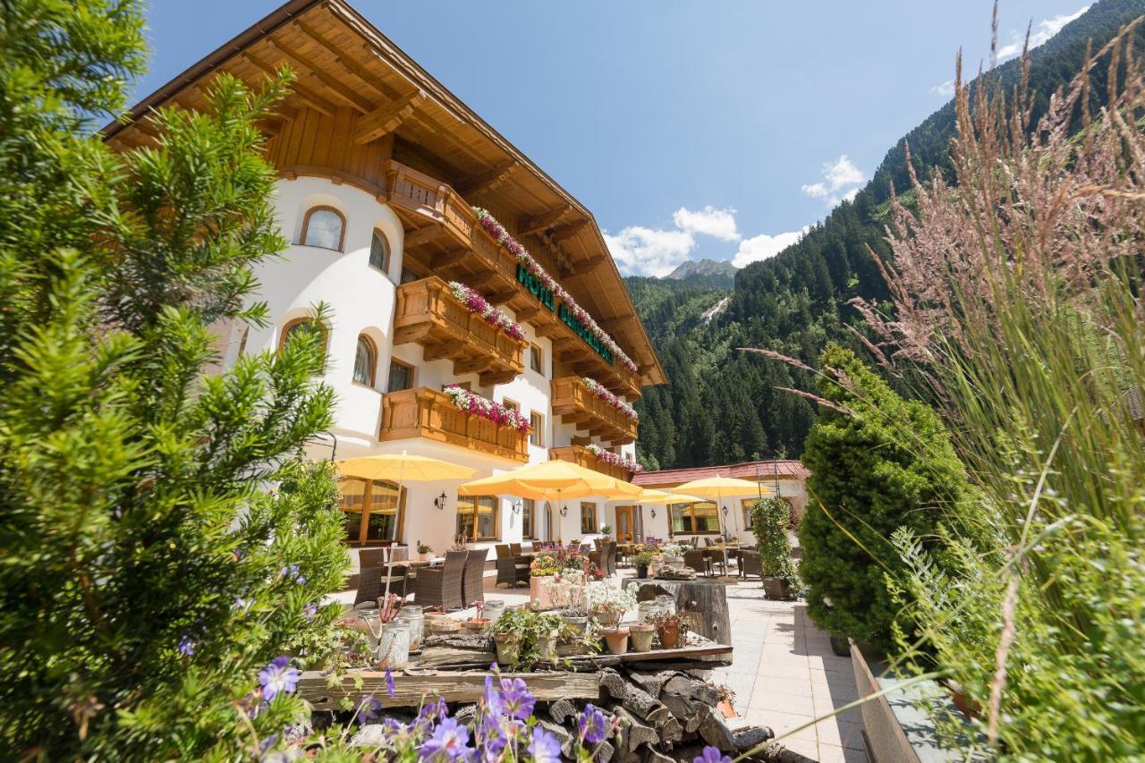 Aktiv&Vitalhotel Bergcristall Neustift im Stubaital Exteriör bild